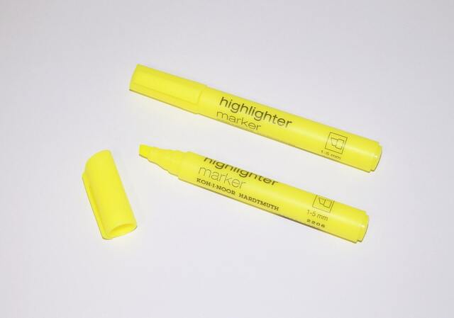 zvýrazňovač 2206 plochý žlutý